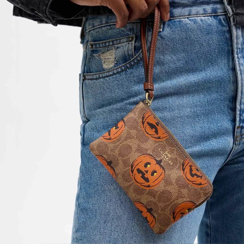 Coach Halloween Corner Zip Wristlet in Signature Canvas Jack O’Lantern Print NWT - Picture 7 of 9